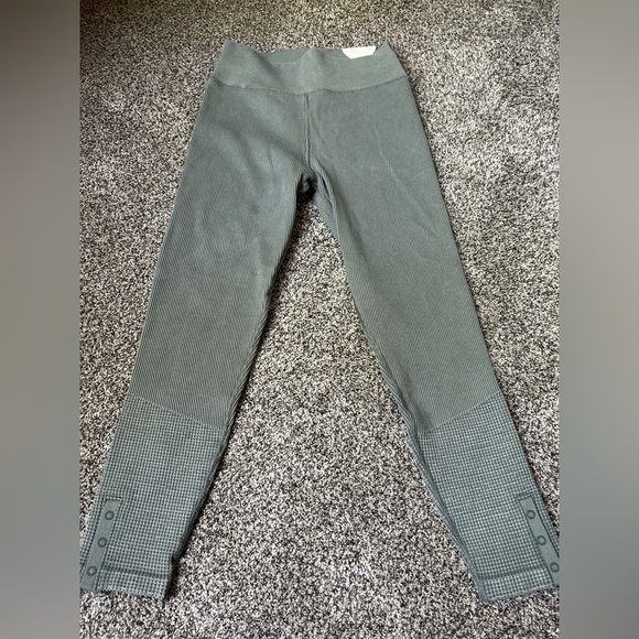 Three pairs of Aerie leggings size large - Picture 2 of 15